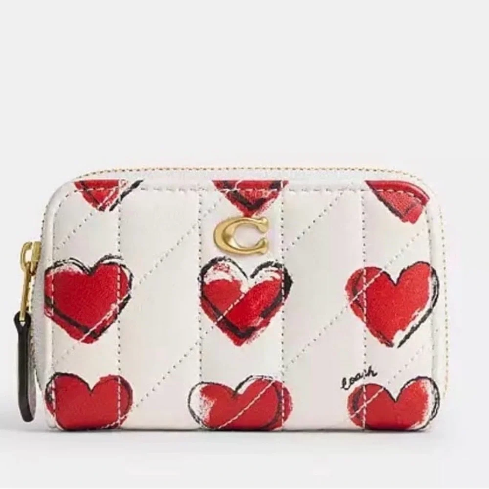 Coach Essential Small Zip Around Card Case With Quilting And Heart Print new